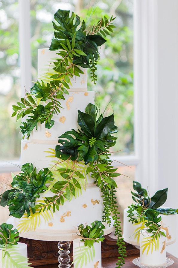Flamboyant Invites Palm and Gold Photo Shoot