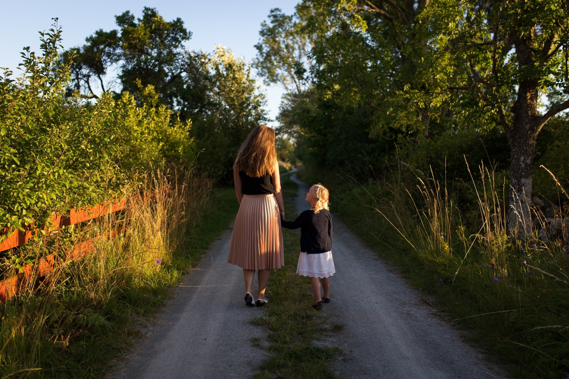 Outdoor, walk, sensory, learning, child, mom, sight, sound, smell