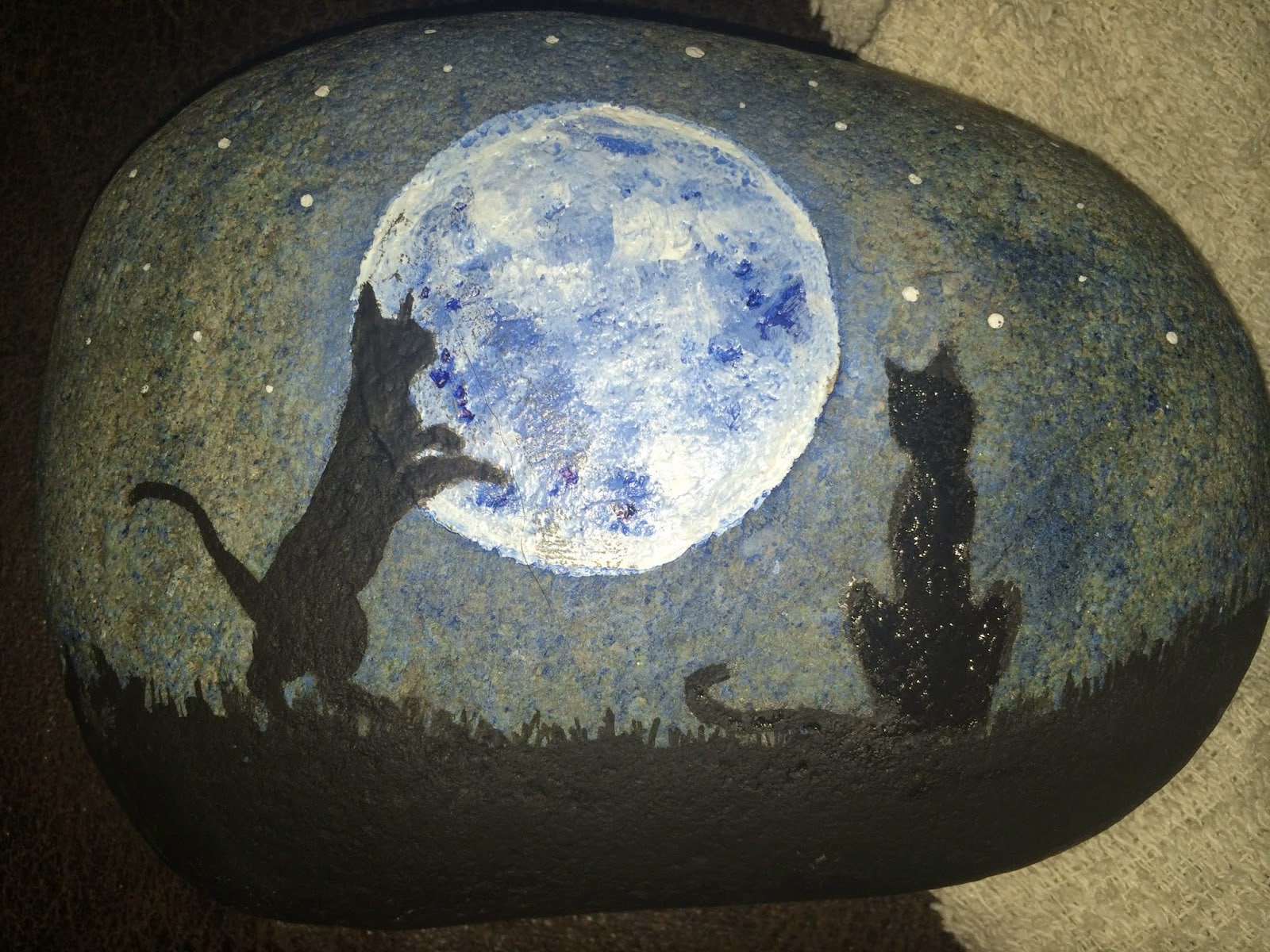 Second black cat silhouette added to the stone