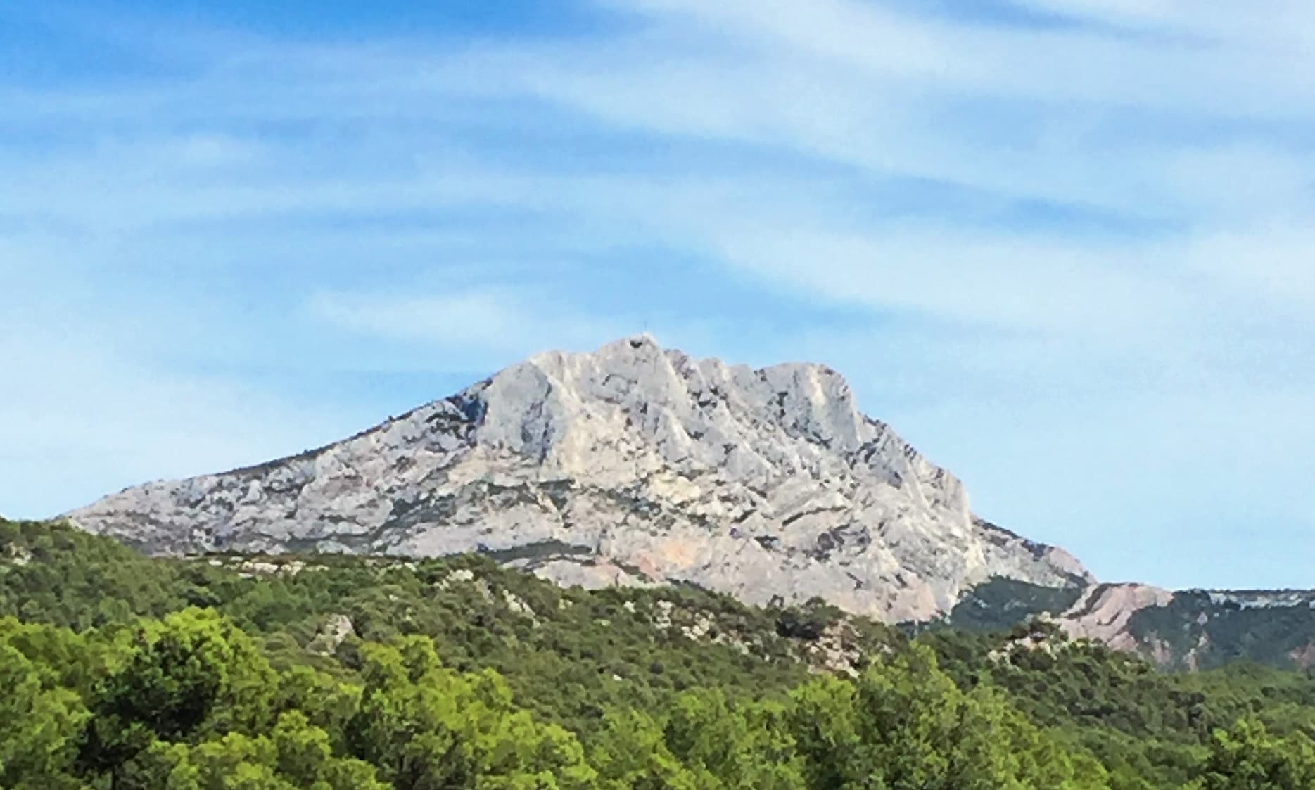 Montagne Sainte Victoire près dAix-en-Provence