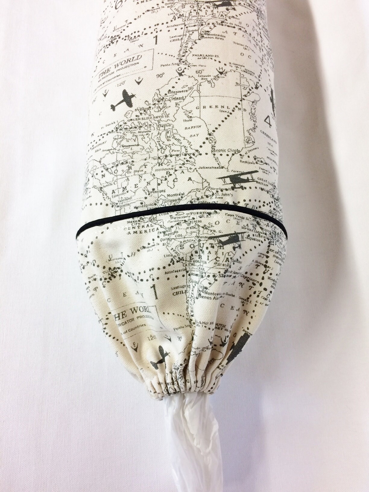 GiftsandHomeDecorUS PBHBlackAviation Plastic Bag Holder