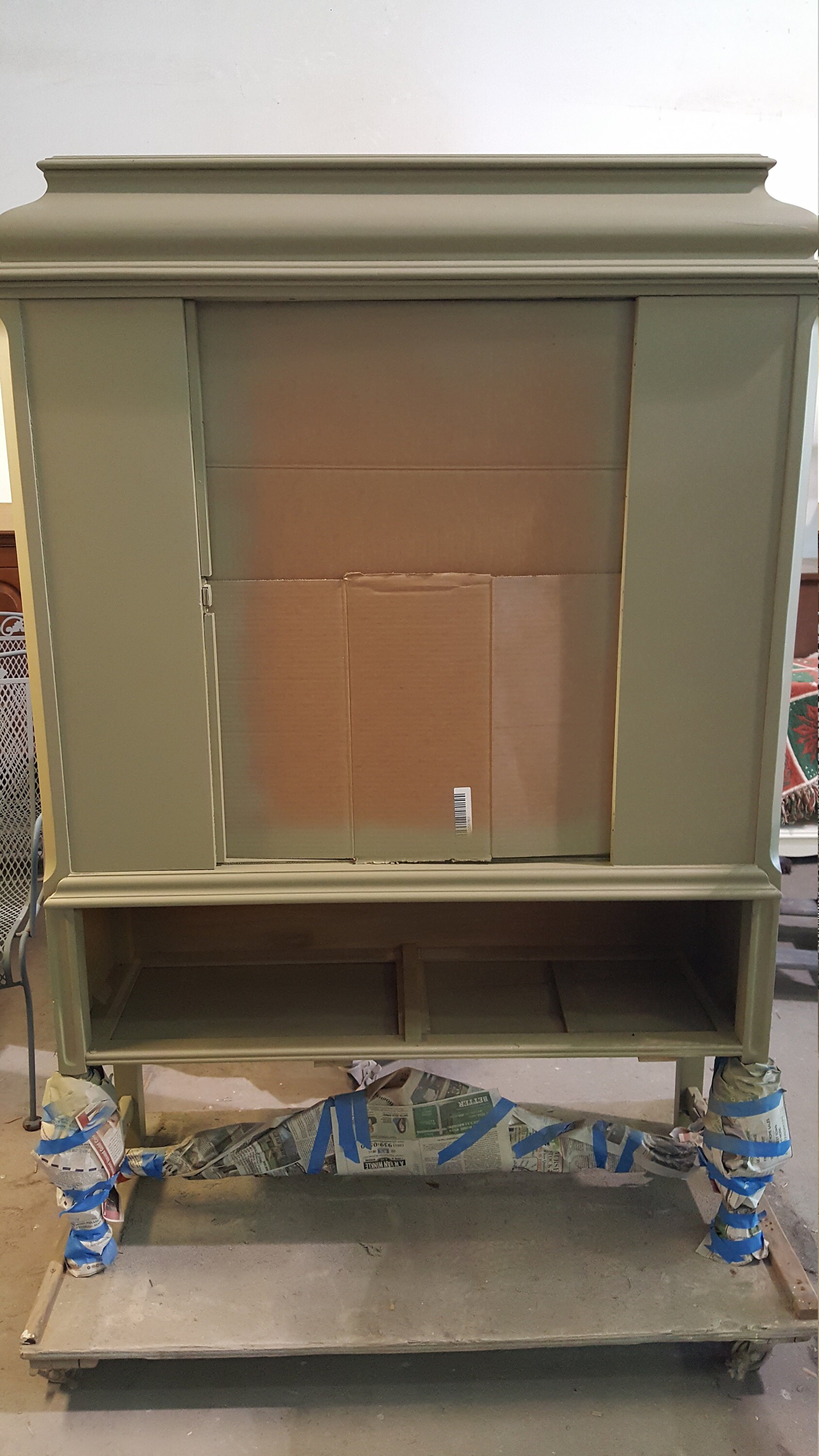 china cabinet, vintage furniture, painted furniture, shabby chic, farmhouse, rustic, country cottage, diy, upcycle, repurpose, furnituremakeover