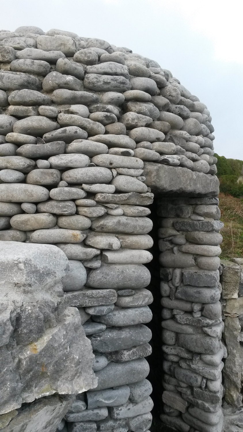The little stone meditation hut by the lake on Inis Oirr.