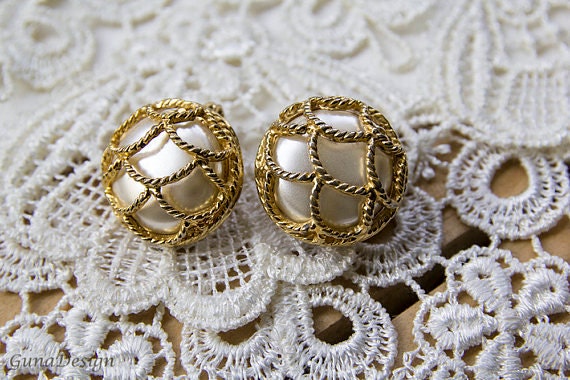 White large round vintage clip-on earrings from 60s