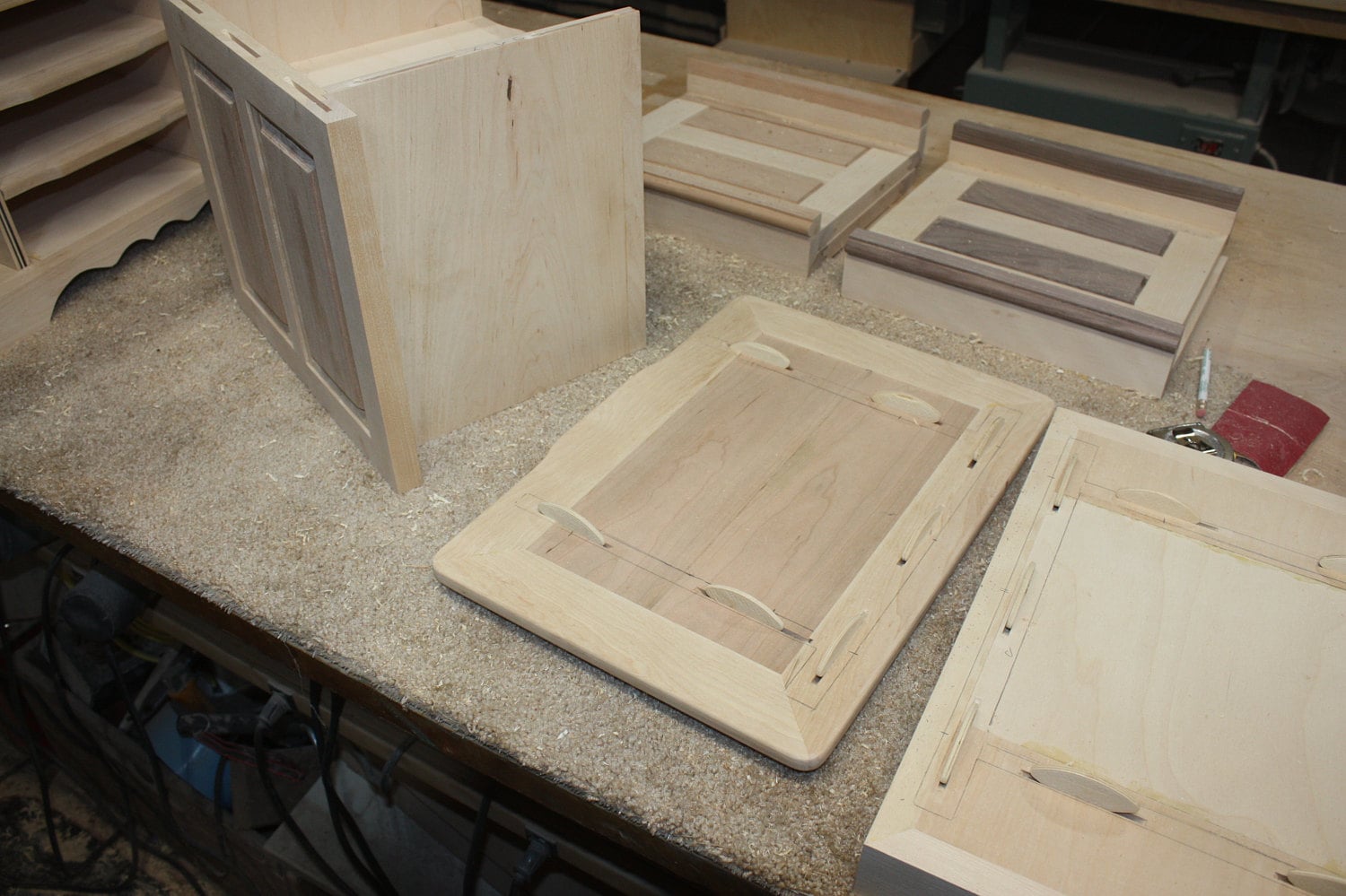 Fastening Top and bottom of a Jewelry Box with Biscuits