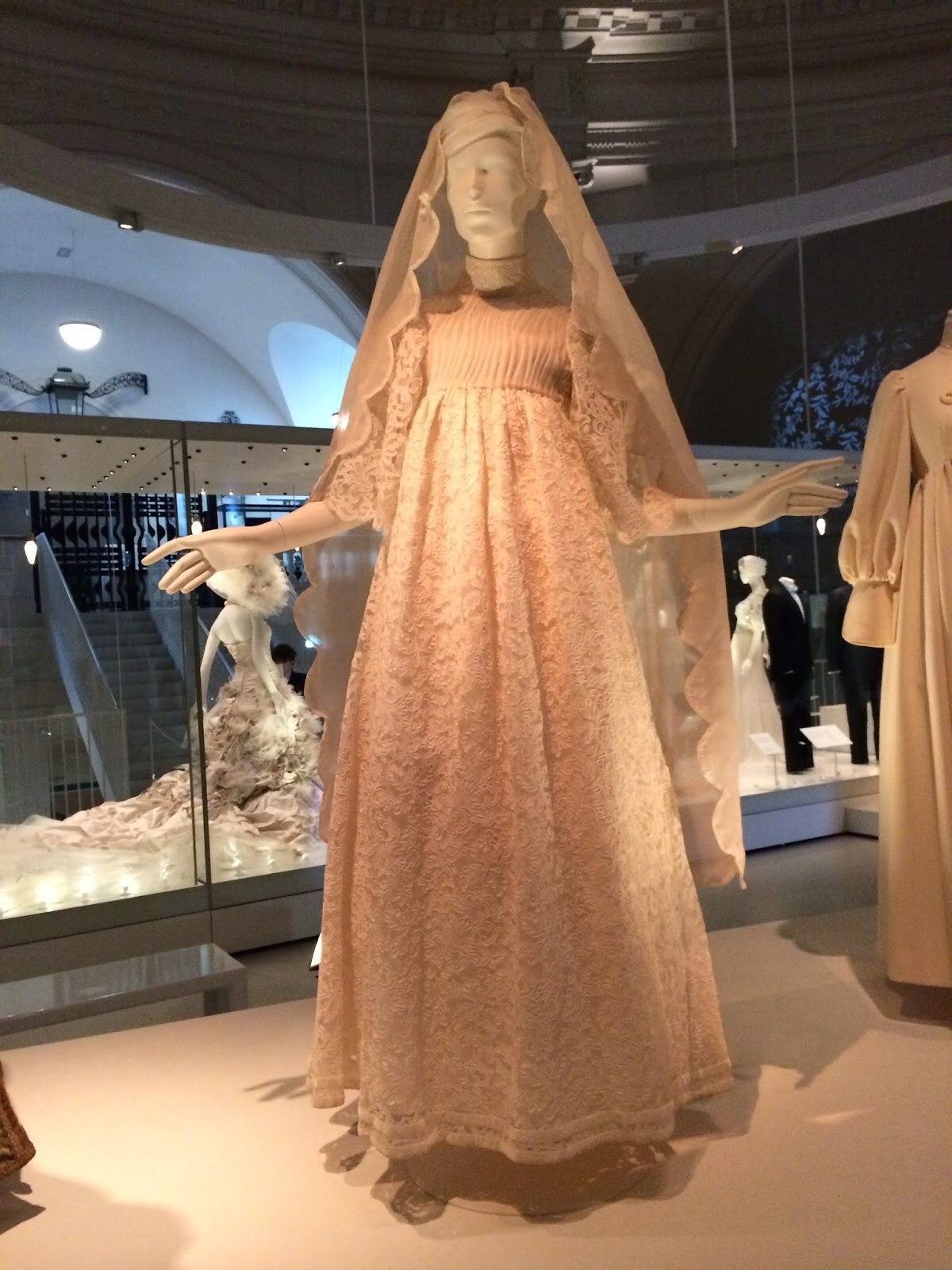UN ICONICO ABITO DA SPOSA DI THEA PORTER