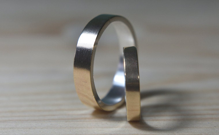 9k Gold Wedding Band Set