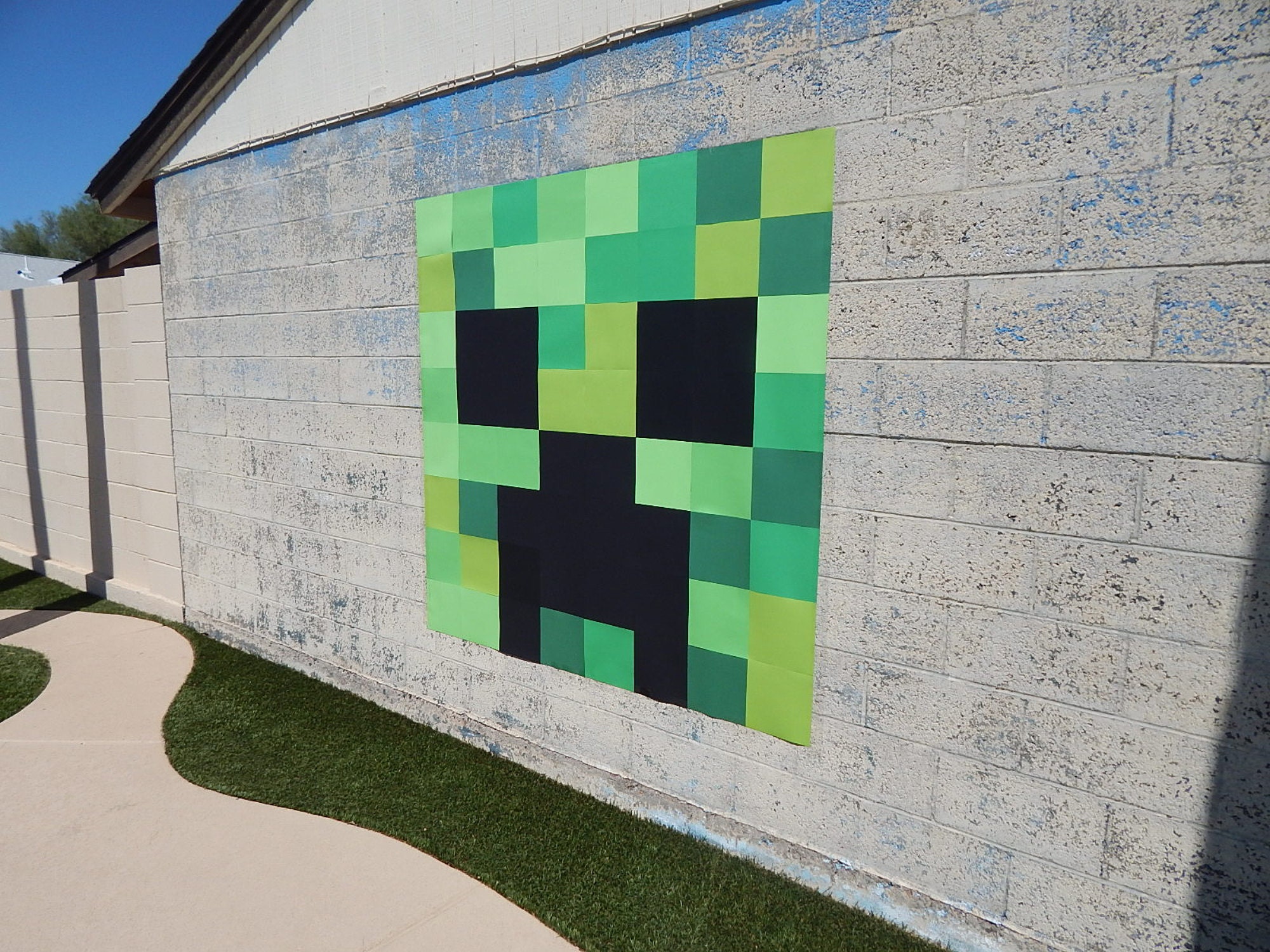 Huge construction paper Creeper