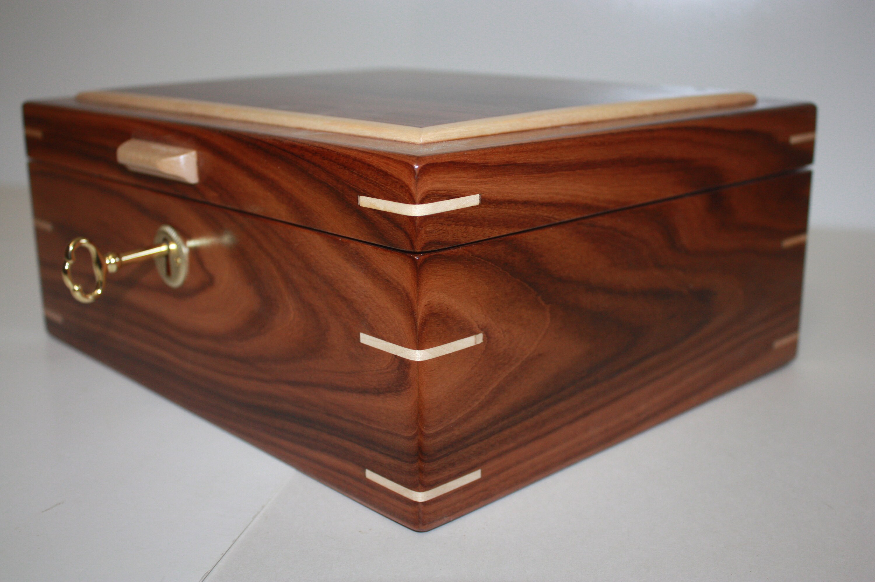 Morado/Bolivian Rosewood with Maple Splines Humidor For Sale