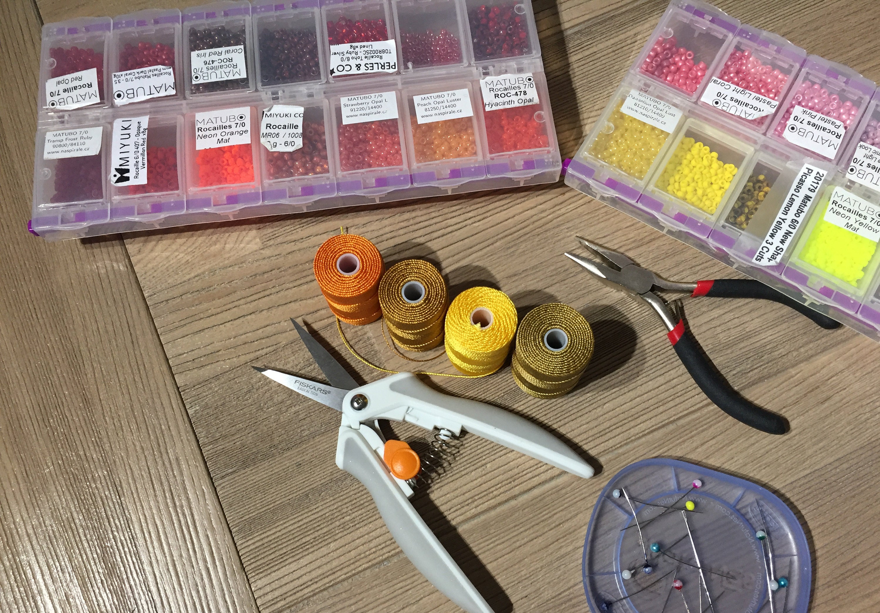 Perles, fils et outils pour bijoux en micro-macramé