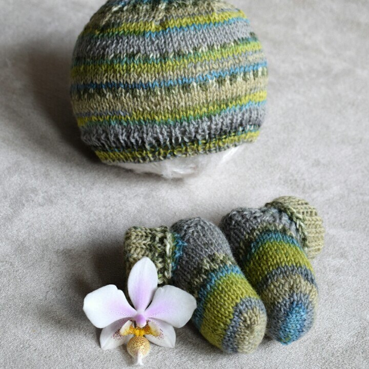 Baby shower gift set in grey and green thin wool hat and baby